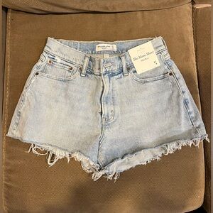 Abercrombie curve love mom short